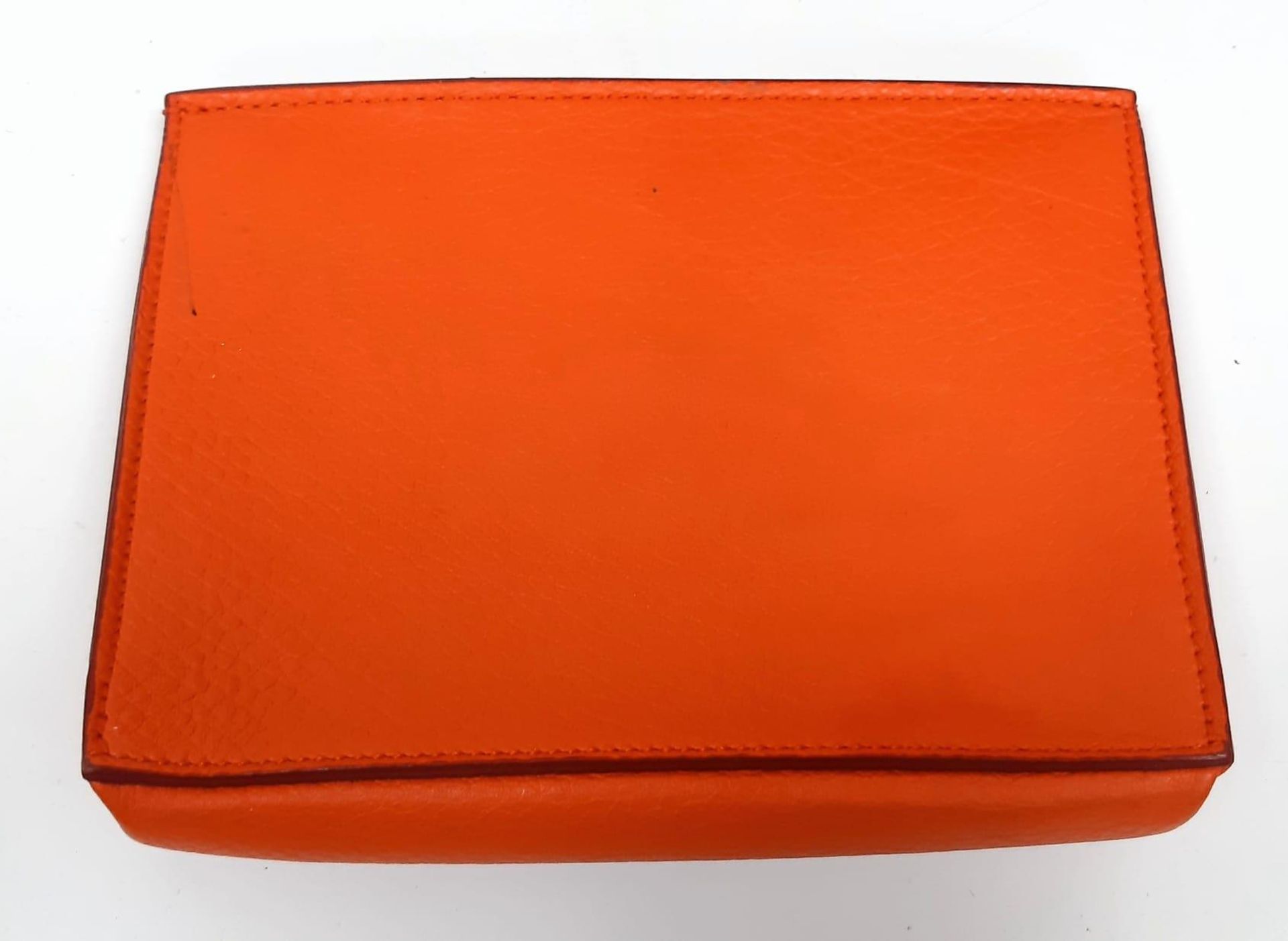 Celine Orange Tie Bag. Grained leather exterior, vibrant orange colouring. Made in Italy, it has a - Bild 8 aus 9