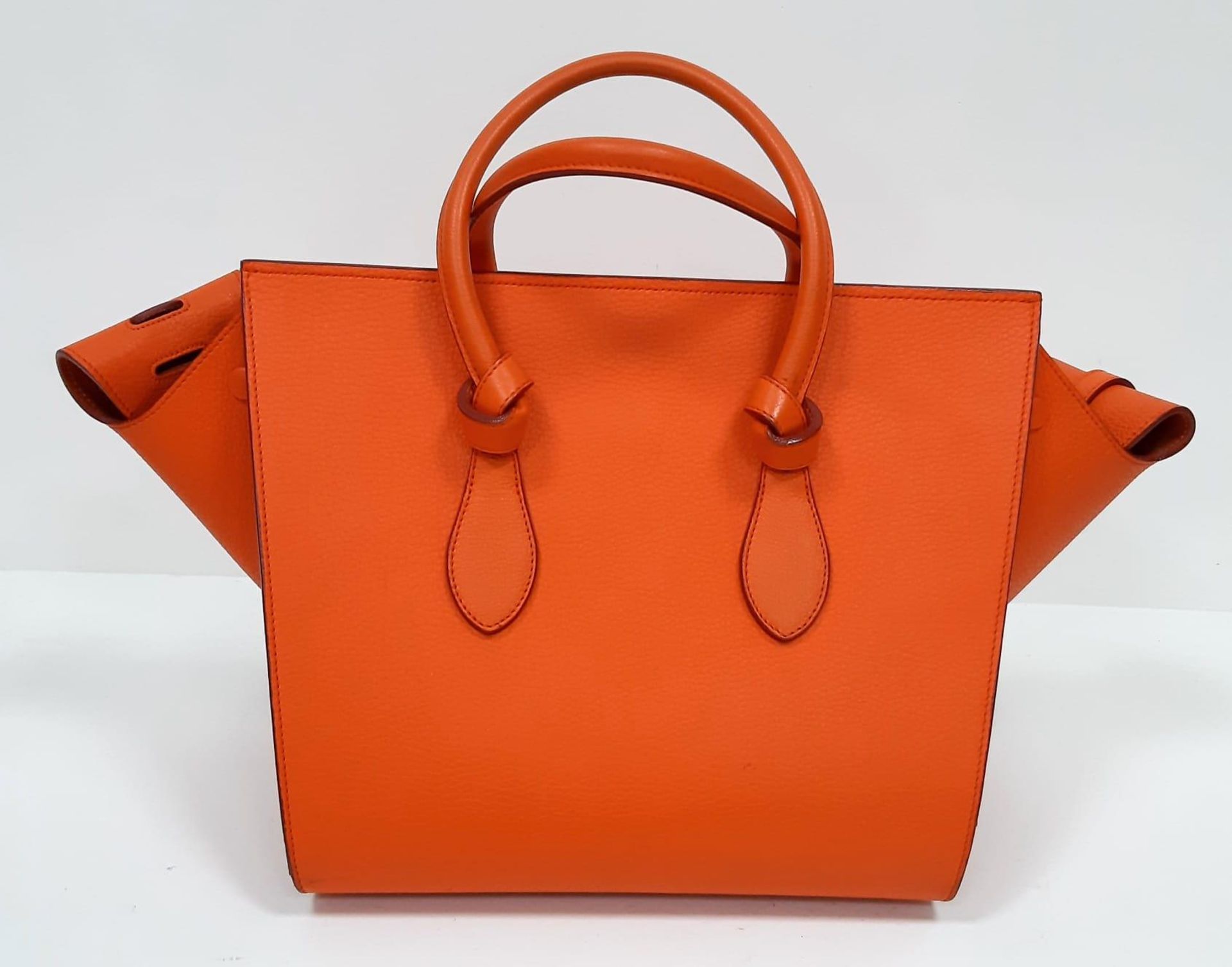 Celine Orange Tie Bag. Grained leather exterior, vibrant orange colouring. Made in Italy, it has a - Bild 2 aus 9