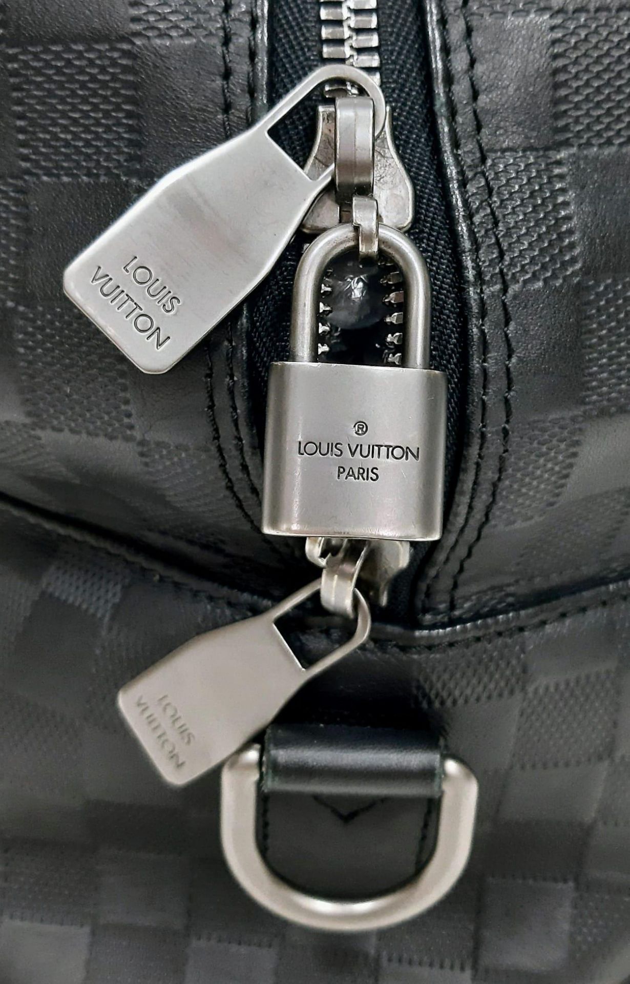 Louis Vuitton Keepall Luggage Bag. Black leather exterior with Silver toned hardware and typical - Bild 7 aus 8