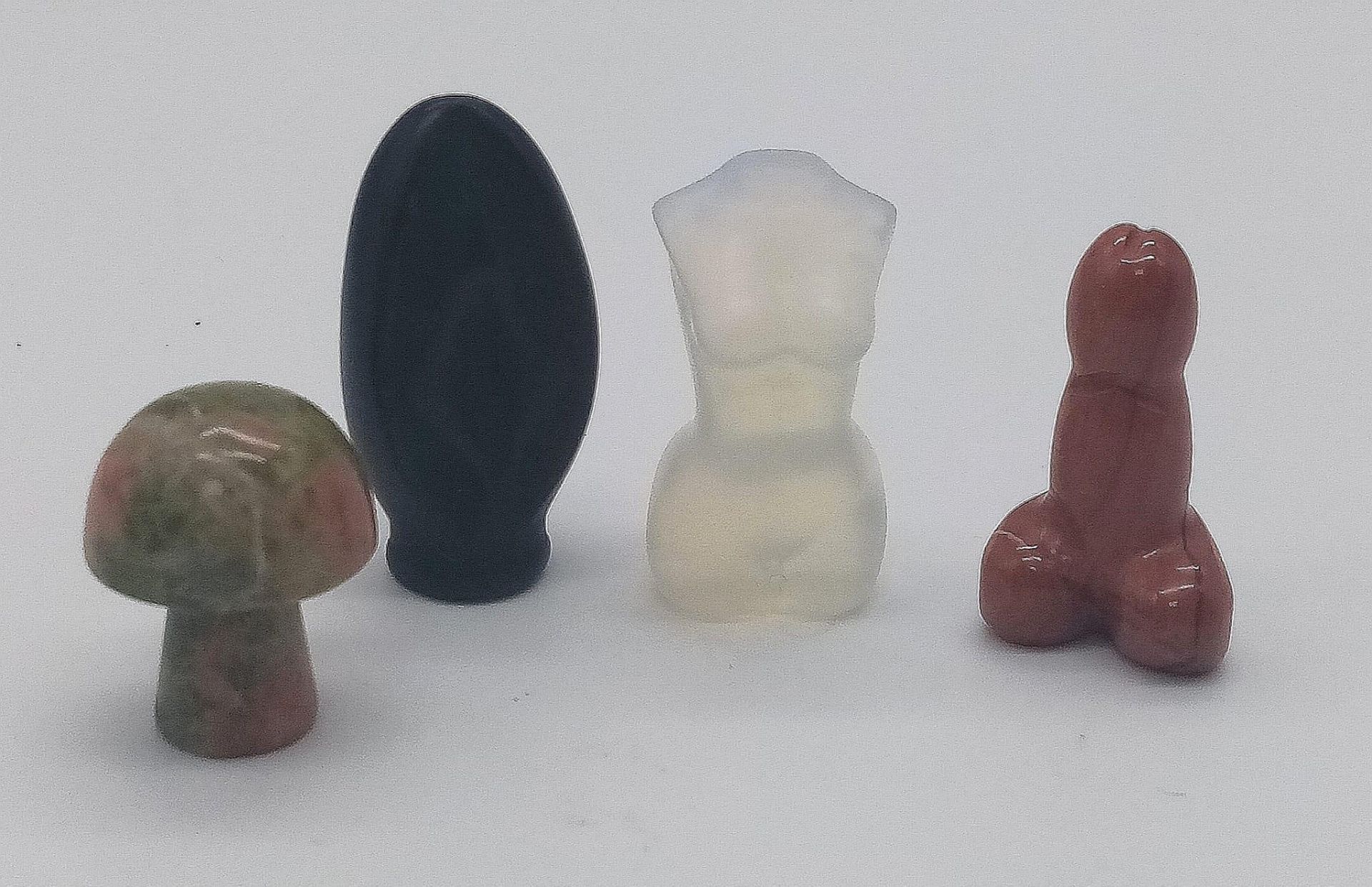 Collection of three sexual gemstone figurines...and a mushroom. Measuring between 2cm-4cm in length. - Image 2 of 3