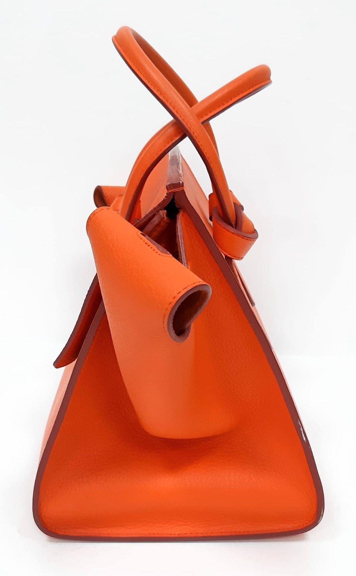 Celine Orange Tie Bag. Grained leather exterior, vibrant orange colouring. Made in Italy, it has a - Bild 6 aus 9