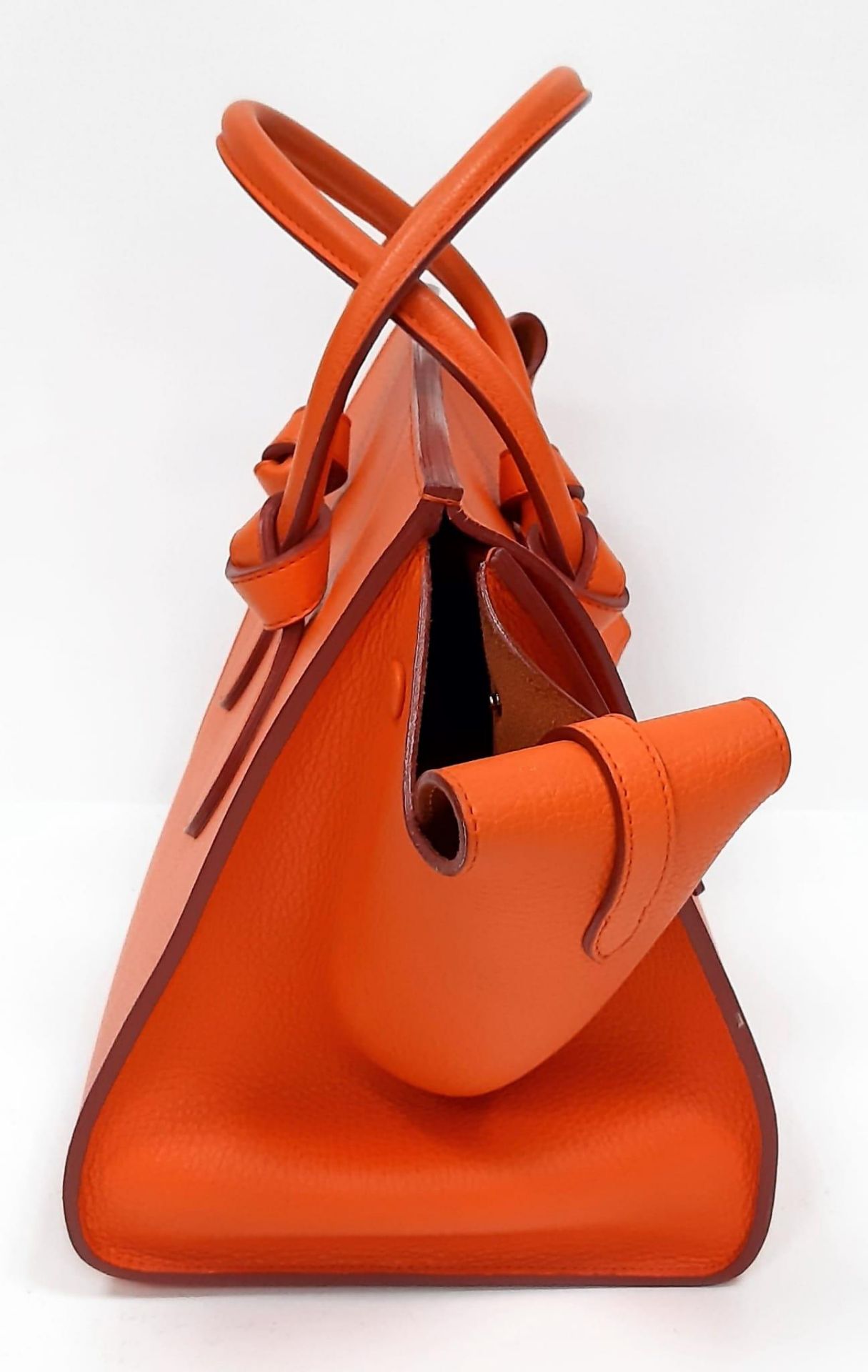 Celine Orange Tie Bag. Grained leather exterior, vibrant orange colouring. Made in Italy, it has a - Bild 5 aus 9