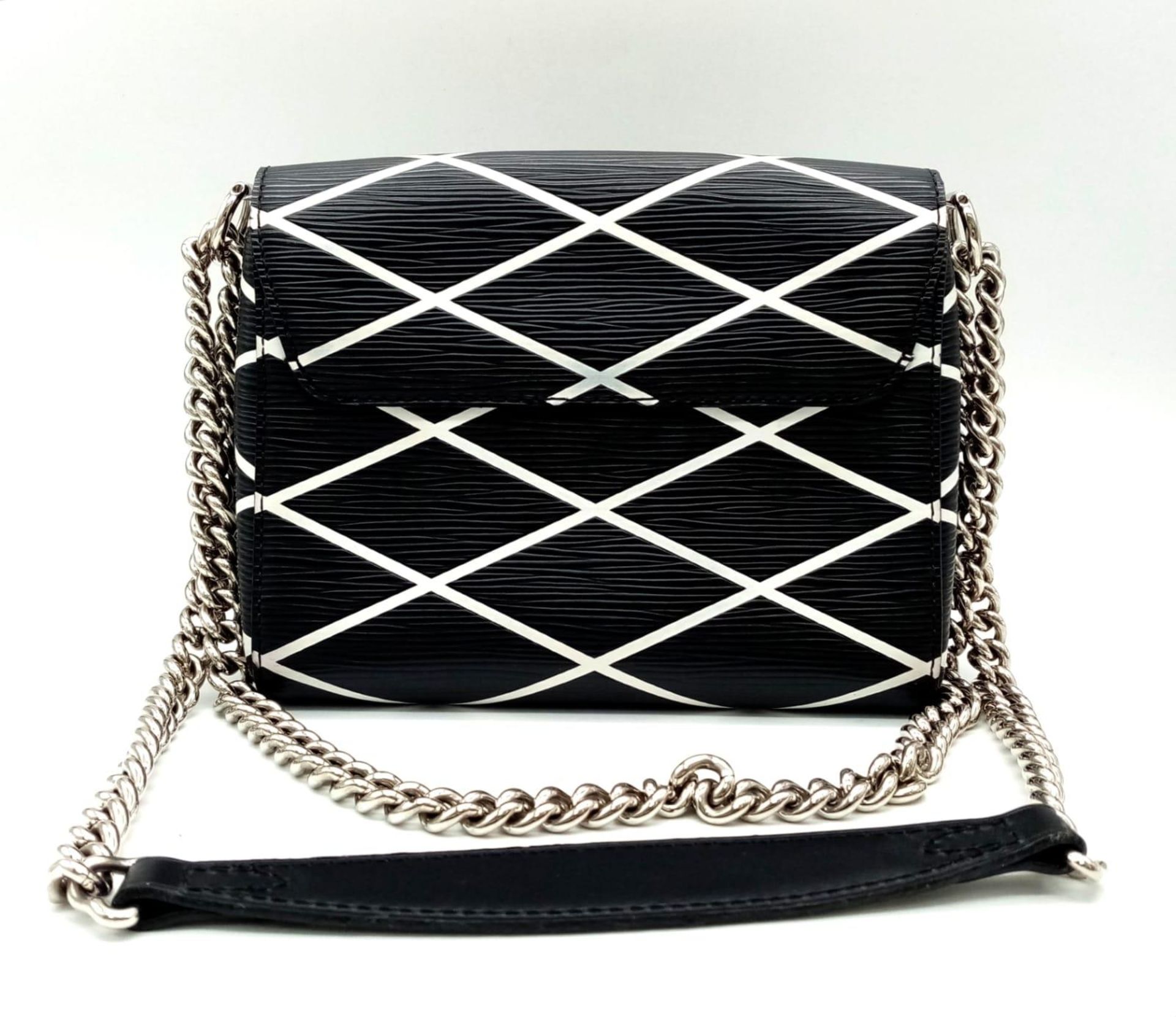 A Louis Vuitton Twist Shoulder Bag in Black Epi Leather with White Diamond Pattern, Silver Coloured - Image 3 of 9