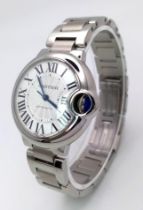 A CARTIER BALLON BLEU AUTOMATIC LADIES WATCH IN STAINLESS STEEL, VERY GOOD CONDITION WITH ROMAN