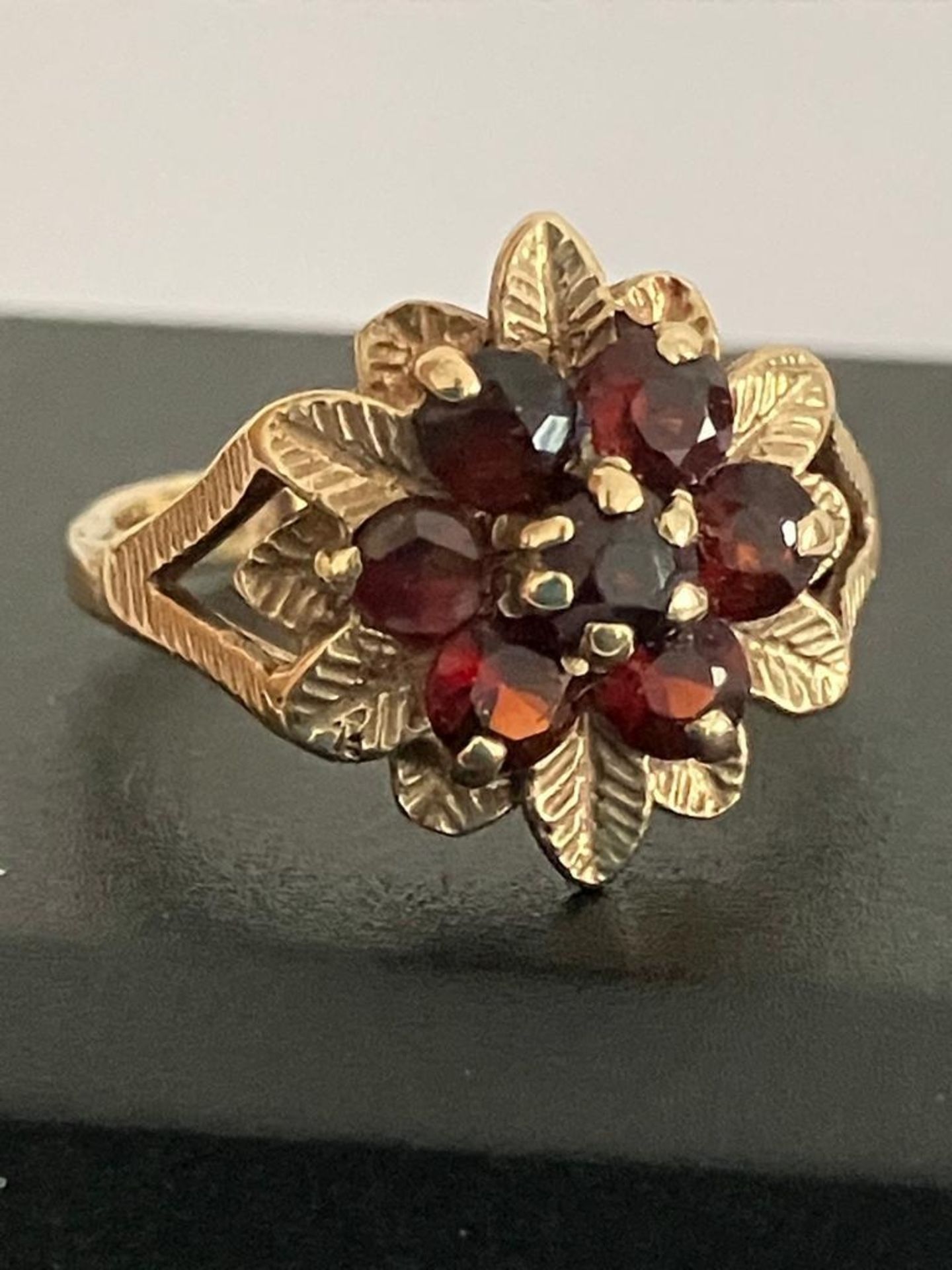 Vintage 9 carat GOLD RING Set to top with GARNETS and GOLD LEAVES in floral formation. Full UK