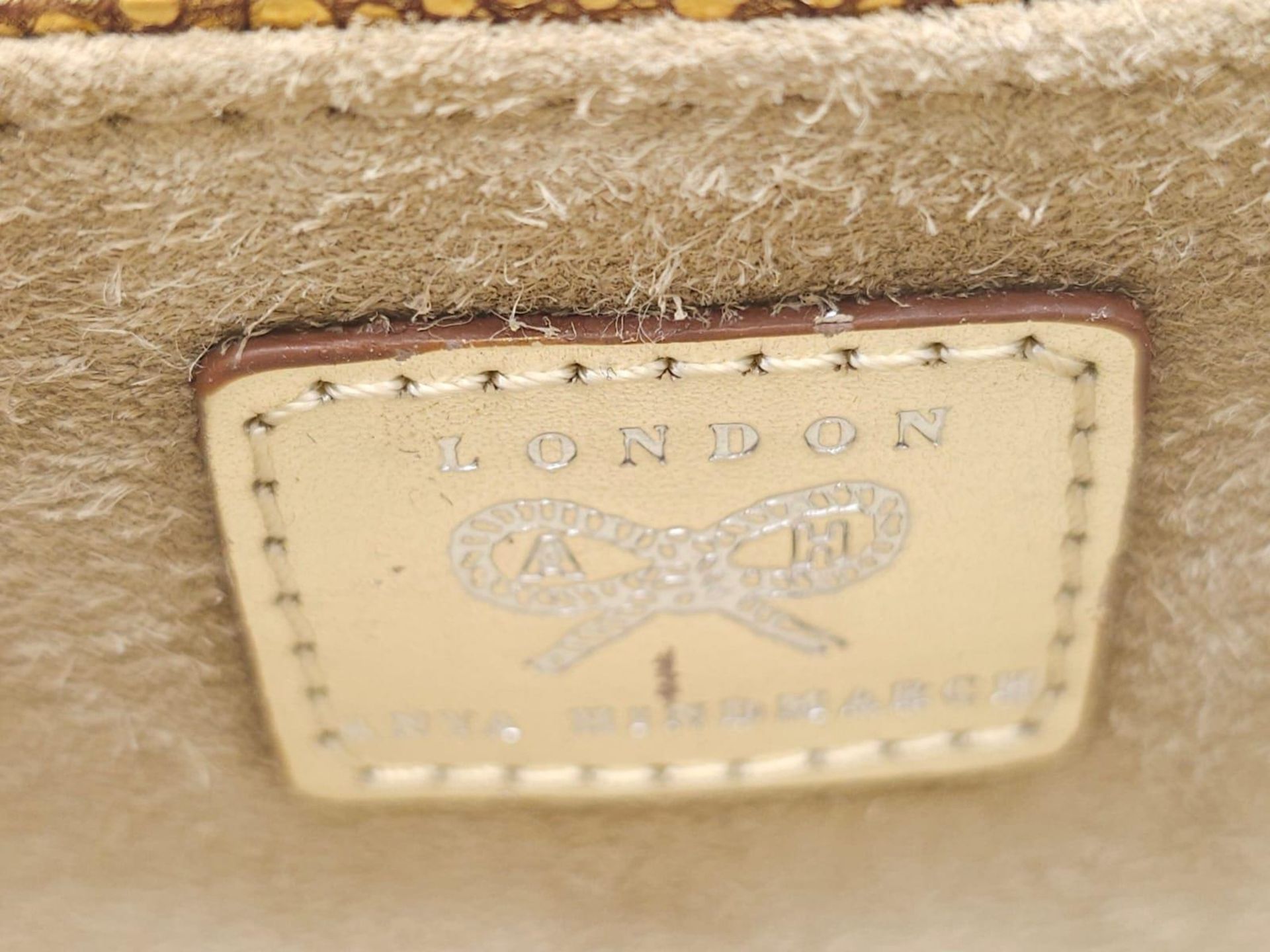 Beautiful Anya Hindmarch Gold Purse. Gold leather exterior with a duo of jewelled top clasps. - Bild 10 aus 11
