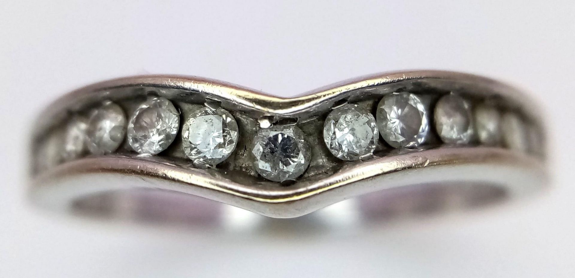 A 18K WHITE GOLD DIAMOND CURVED BAND RING 0.35CT 3.4G SIZE O ref: JR2 - 28 - Bild 2 aus 4