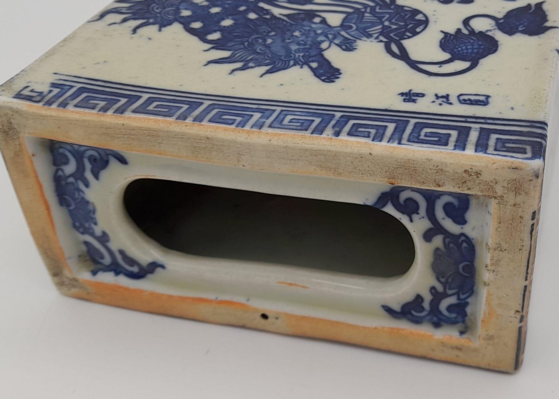 Two Antique Chinese Blue and White Ceramic Pieces - An Incense Burner and Vase. Both items have - Bild 6 aus 9