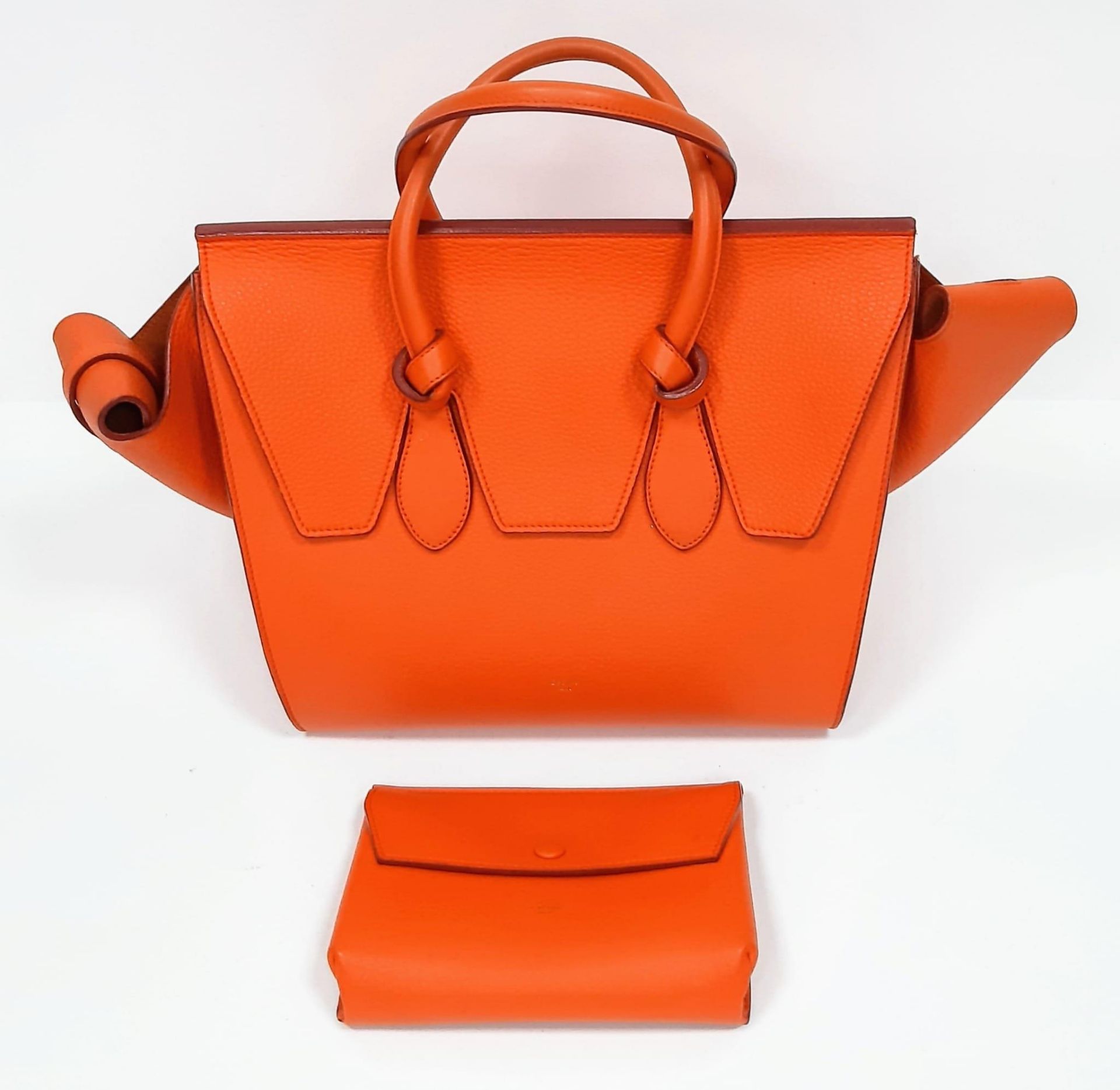 Celine Orange Tie Bag. Grained leather exterior, vibrant orange colouring. Made in Italy, it has a - Bild 9 aus 9