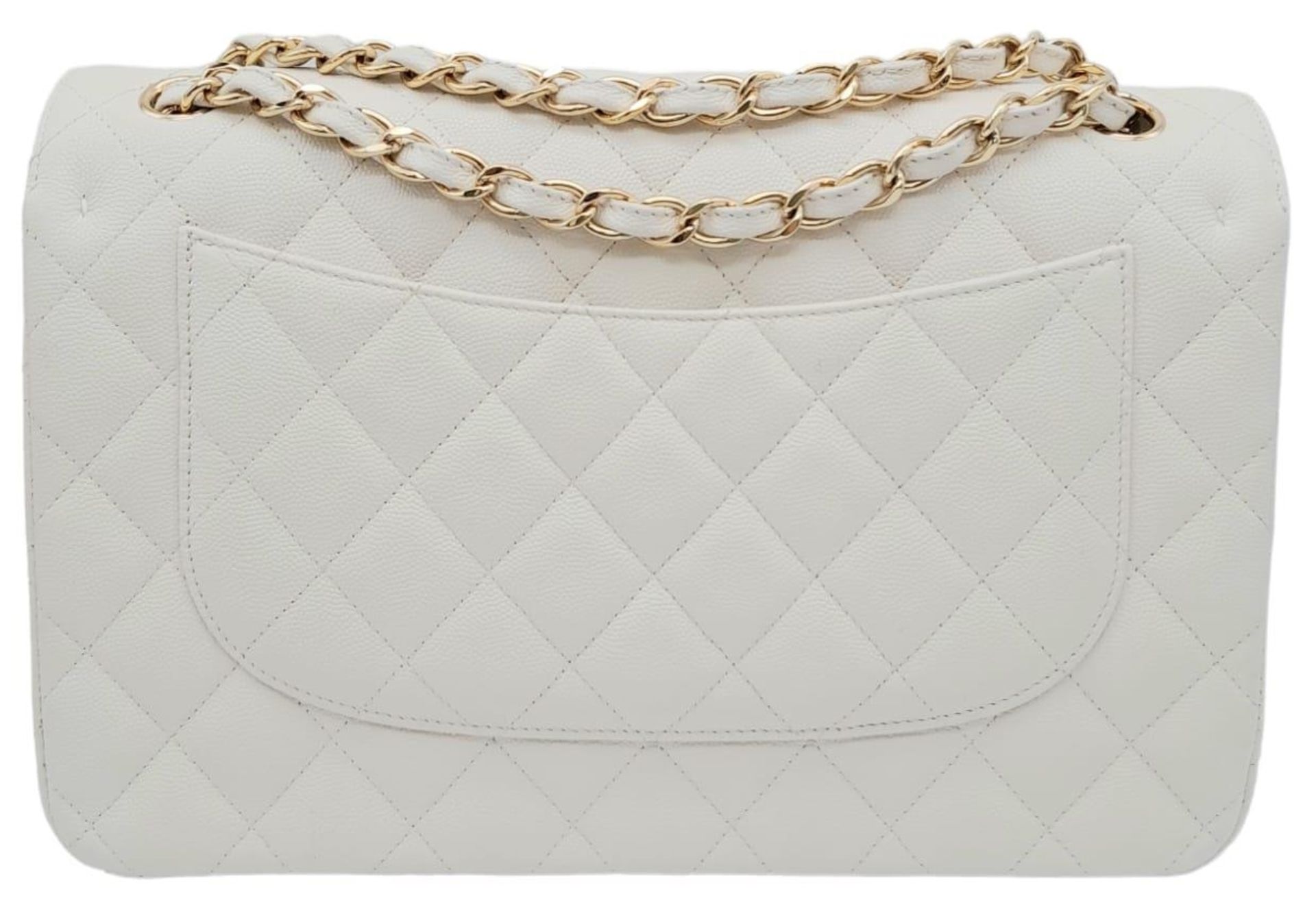 Chanel Caviar Jumbo Single Flap Bag. Quilted white caviar leather stitched in diamond pattern. - Bild 5 aus 15