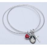 A STERLING SILVER CHARM BANGLE WITH RED HEART & CROSS. TOTAL WEIGHT 9.1G. DIAMETER 7CM. 3402