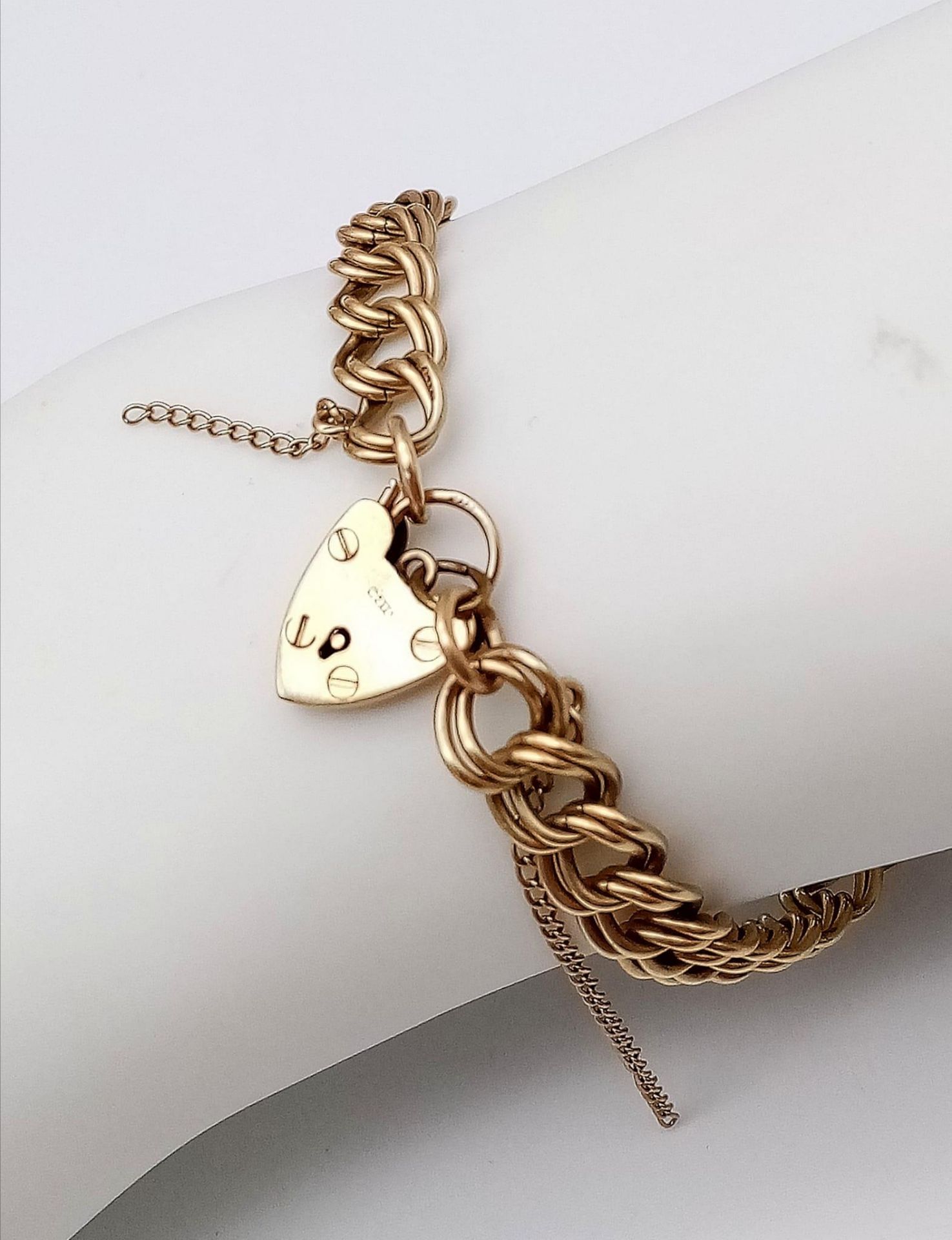 A Vintage 9K Yellow Gold Double Curb Link Bracelet with Heart Clasp. 17cm. 13.54g weight. - Image 6 of 6