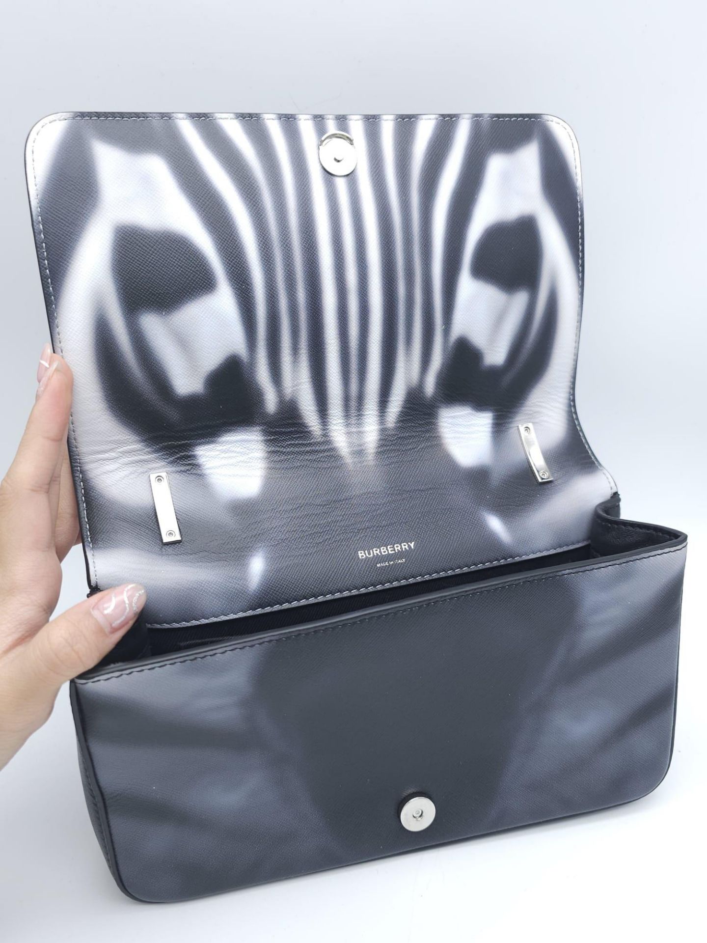 Burberry Zebra Chain Shoulder Bag. Quality leather throughout with a gorgeous print of a Zebra. - Image 9 of 13