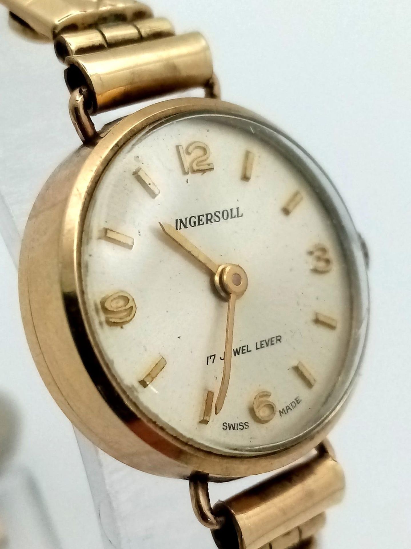 A Vintage 9K Gold Cased Ingersoll Ladies Watch. Rolled gold expandable bracelet. 9K gold case - - Bild 3 aus 7