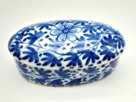 An Early 20th Century Chinese Blue and White Ceramic Snuff Box. 7cm