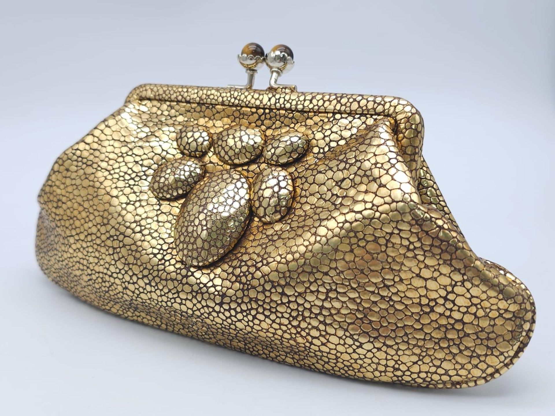 Beautiful Anya Hindmarch Gold Purse. Gold leather exterior with a duo of jewelled top clasps. - Bild 3 aus 11