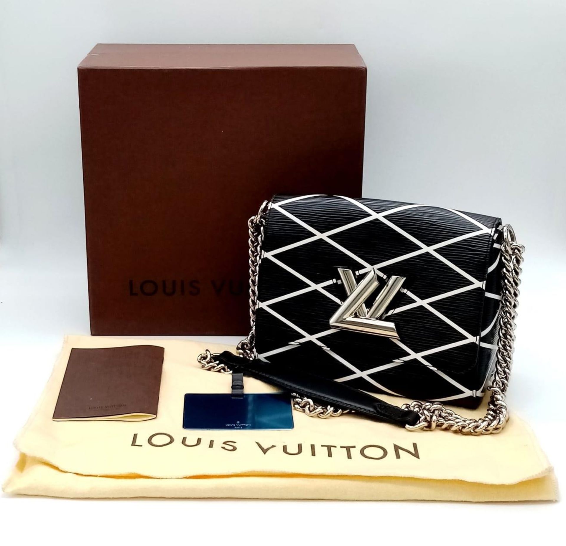 A Louis Vuitton Twist Shoulder Bag in Black Epi Leather with White Diamond Pattern, Silver Coloured - Image 9 of 9