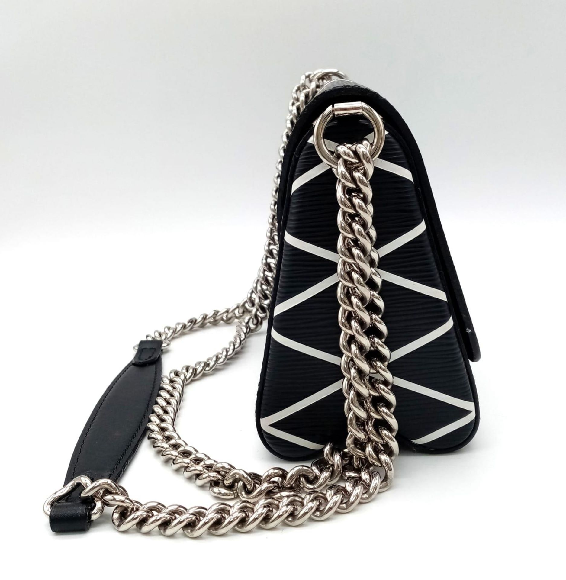 A Louis Vuitton Twist Shoulder Bag in Black Epi Leather with White Diamond Pattern, Silver Coloured - Image 4 of 9