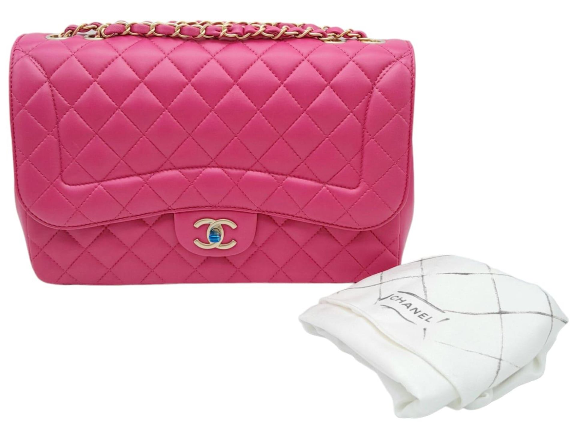 Chanel Mademoiselle Chic Flap Bag. Beautiful deep pink quilted lambskin leather with diamond - Bild 6 aus 14