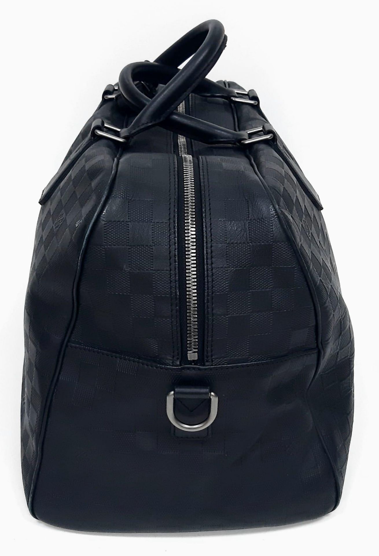 Louis Vuitton Keepall Luggage Bag. Black leather exterior with Silver toned hardware and typical - Image 5 of 8