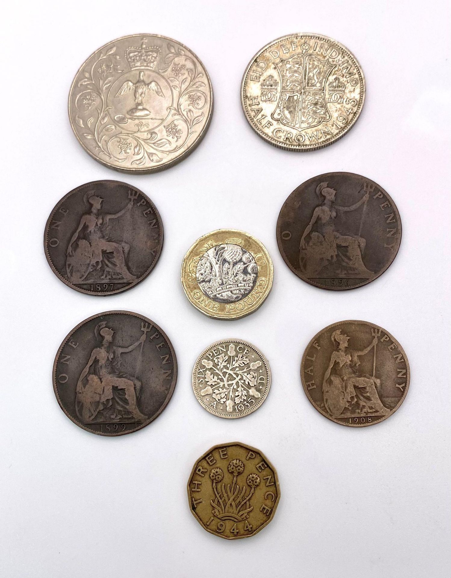 A parcel of 8 interesting British Coins. 1x Elizabeth II, Crown 1977 1x George VI, Half Crown 1943 - Image 2 of 3