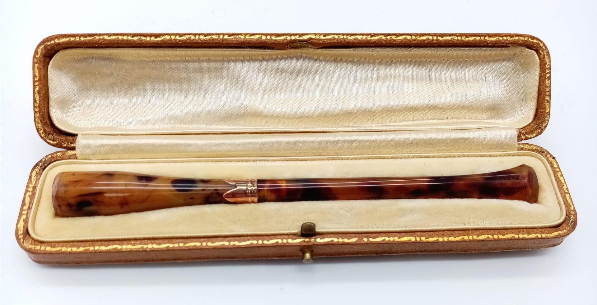An Antique Bakelite Faux Tortoiseshell Cigar/Cheroot Holder with 9K Gold mid-rim. Comes with a