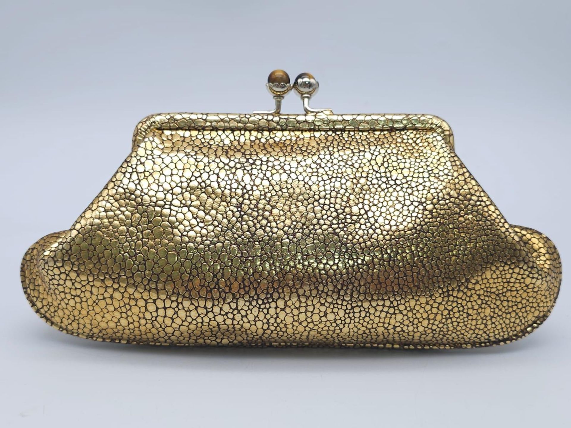 Beautiful Anya Hindmarch Gold Purse. Gold leather exterior with a duo of jewelled top clasps. - Bild 4 aus 11