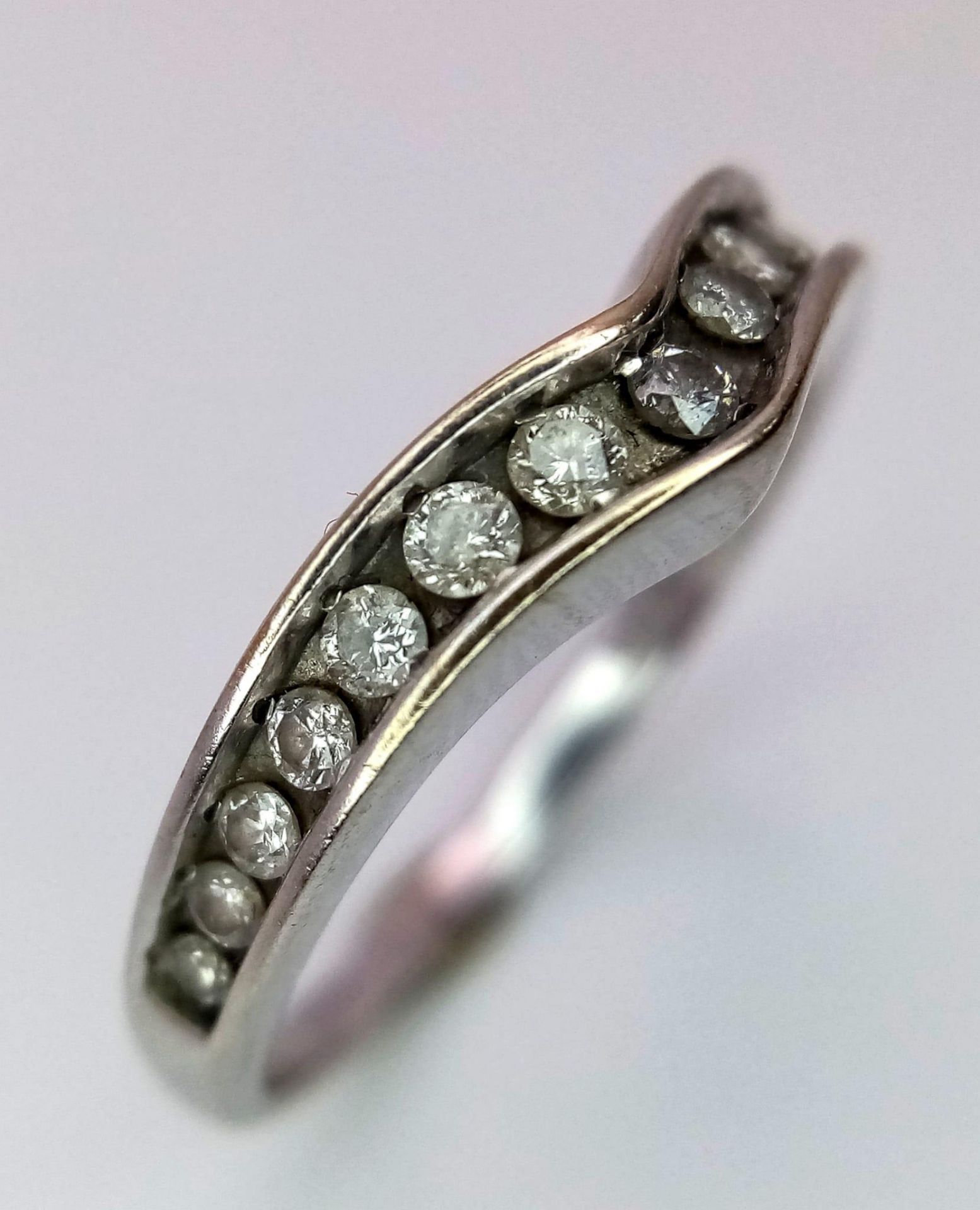 A 18K WHITE GOLD DIAMOND CURVED BAND RING 0.35CT 3.4G SIZE O ref: JR2 - 28