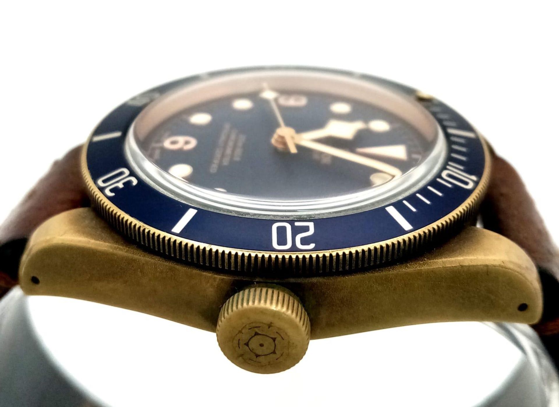 A TUDOR CHRONOMETER GENTS WRISTWATCH WITH BLUE DIAL AND MATCHING BEZEL . 44mm 14758 - Bild 4 aus 7