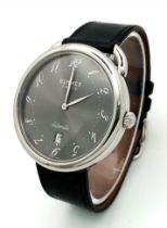 A HERMES OF PARIS STAINLESS STEEL AUTOMATIC GENTS WRIST WATCH ON A BLACK LEATHER STRAP WITH