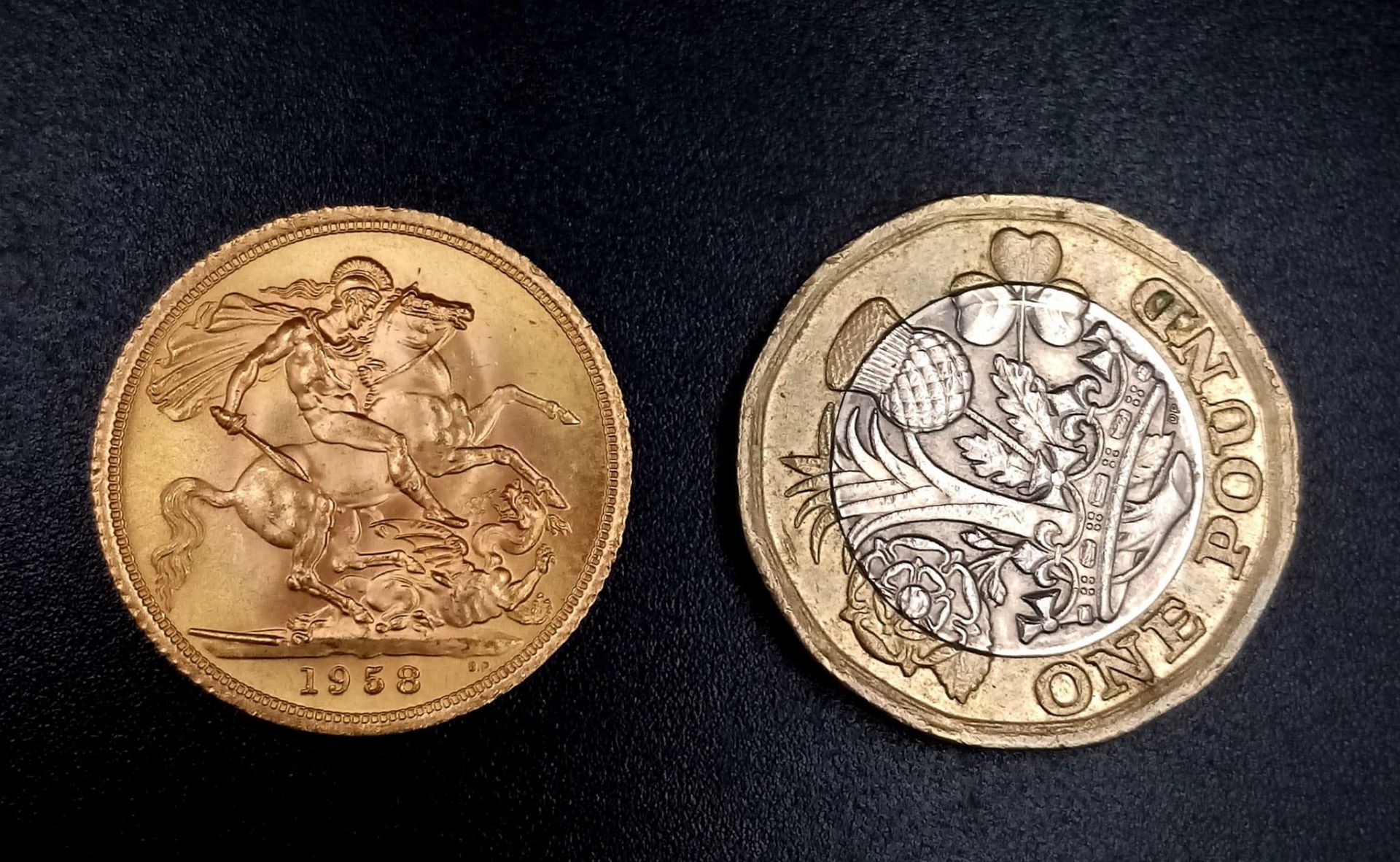 A 1958 Queen Elizabeth II 22K Gold Full Sovereign. EF. - Image 3 of 3