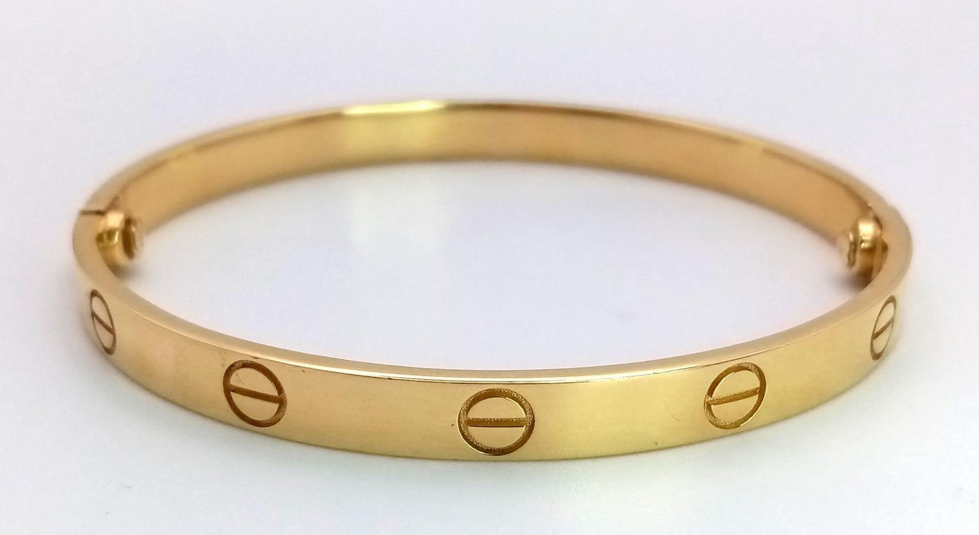 AN 18K YELLOW GOLD CARTIER STYLE LOVE BANGLE. 35.7G