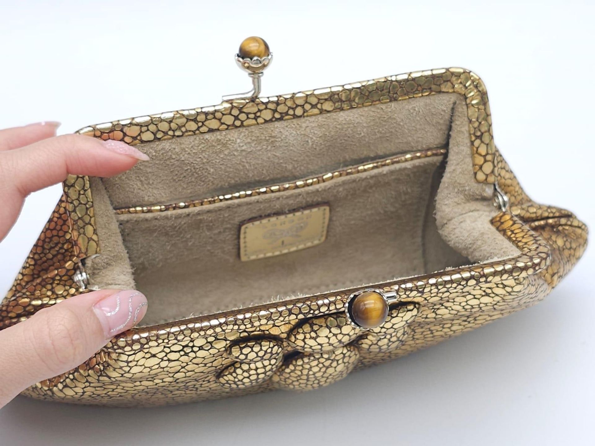 Beautiful Anya Hindmarch Gold Purse. Gold leather exterior with a duo of jewelled top clasps. - Bild 9 aus 11
