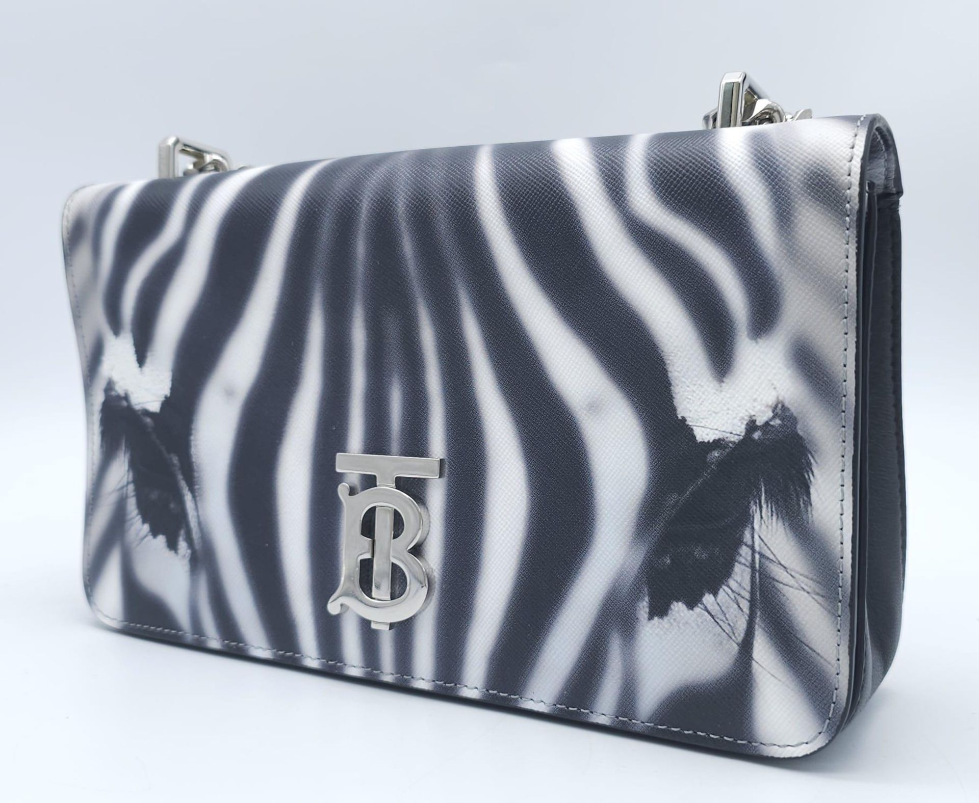 Burberry Zebra Chain Shoulder Bag. Quality leather throughout with a gorgeous print of a Zebra. - Image 3 of 13