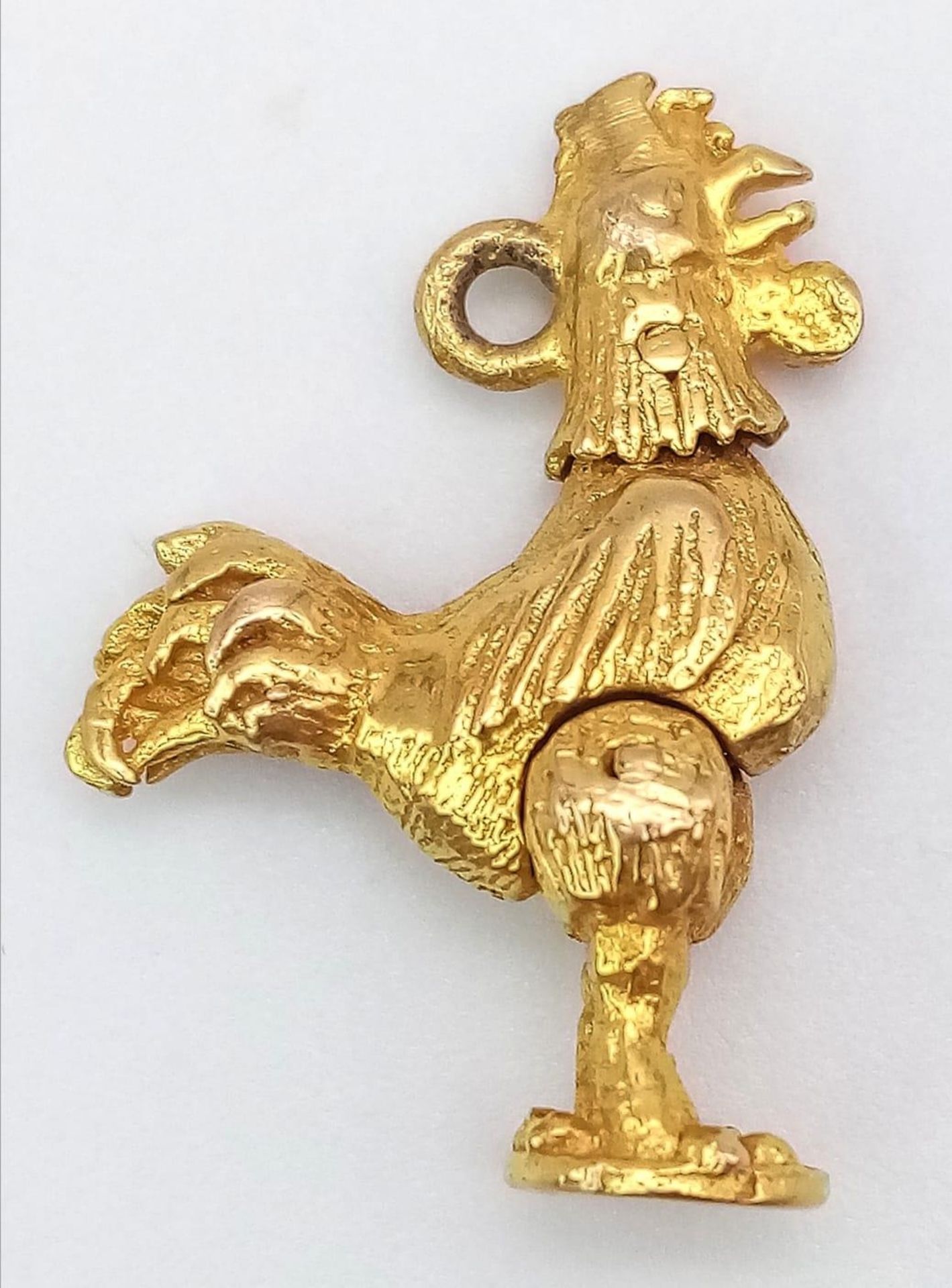 A 9K Yellow Gold Articulated Cock Charm/Pendant. 2cm. 3.33g weight.