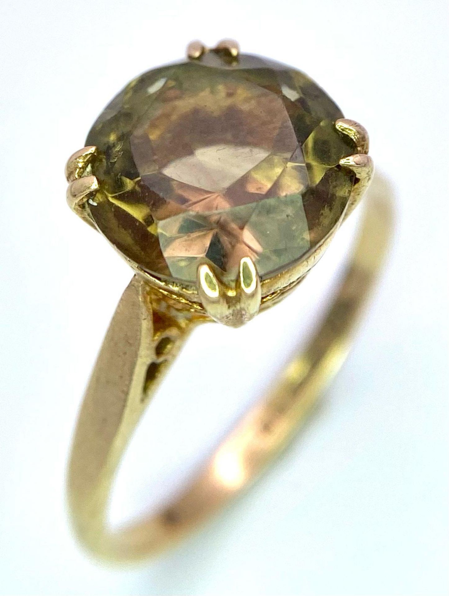 A Vintage 9K Yellow Gold Smoky Quartz Ring. Full UK Hallmarks. Round cut smoky quartz. Size O. 2.84g - Image 3 of 7