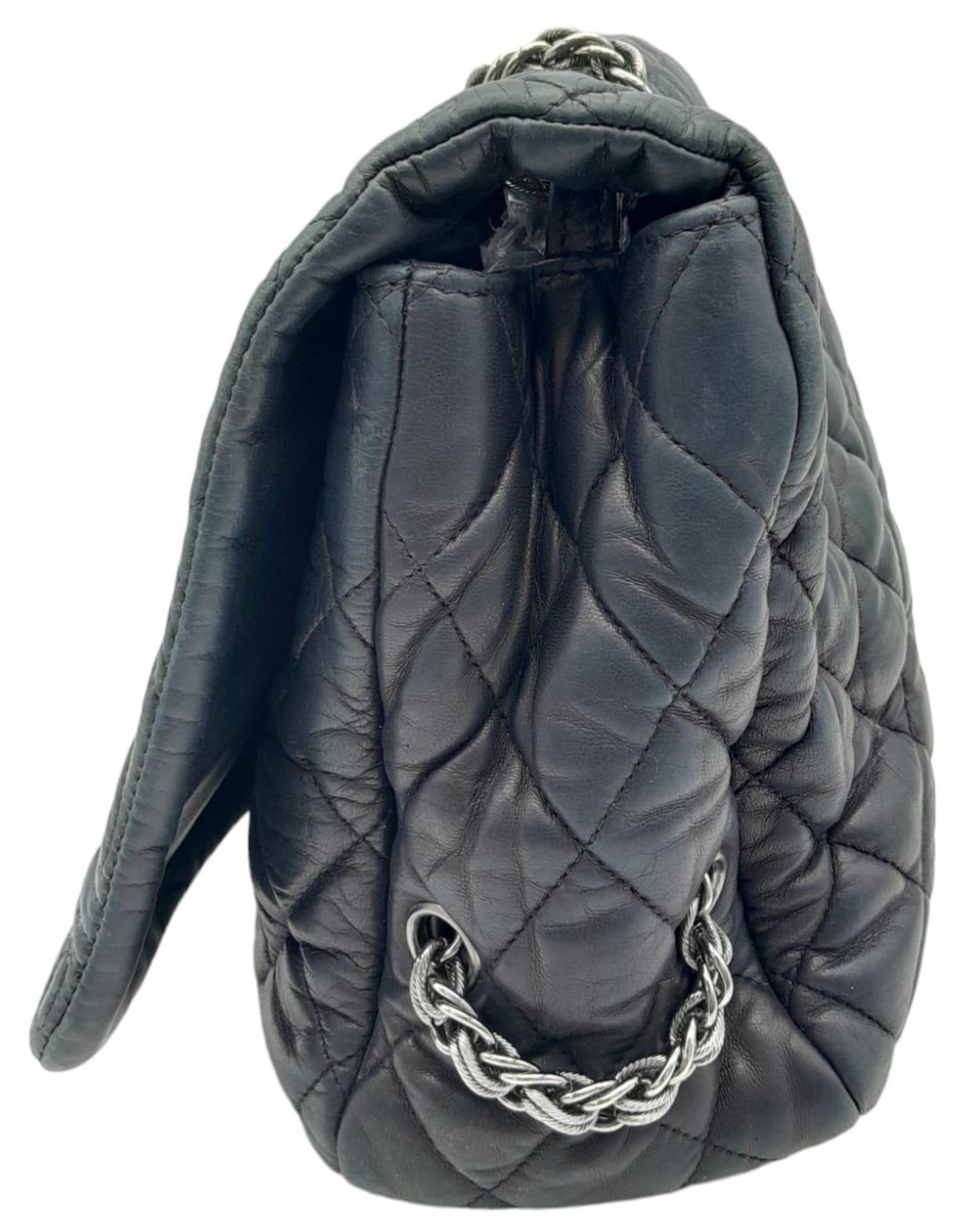 Chanel Moscow Flap. Quality lambskin leather throughout with silver toned hardware. Soft quilted - Image 8 of 38