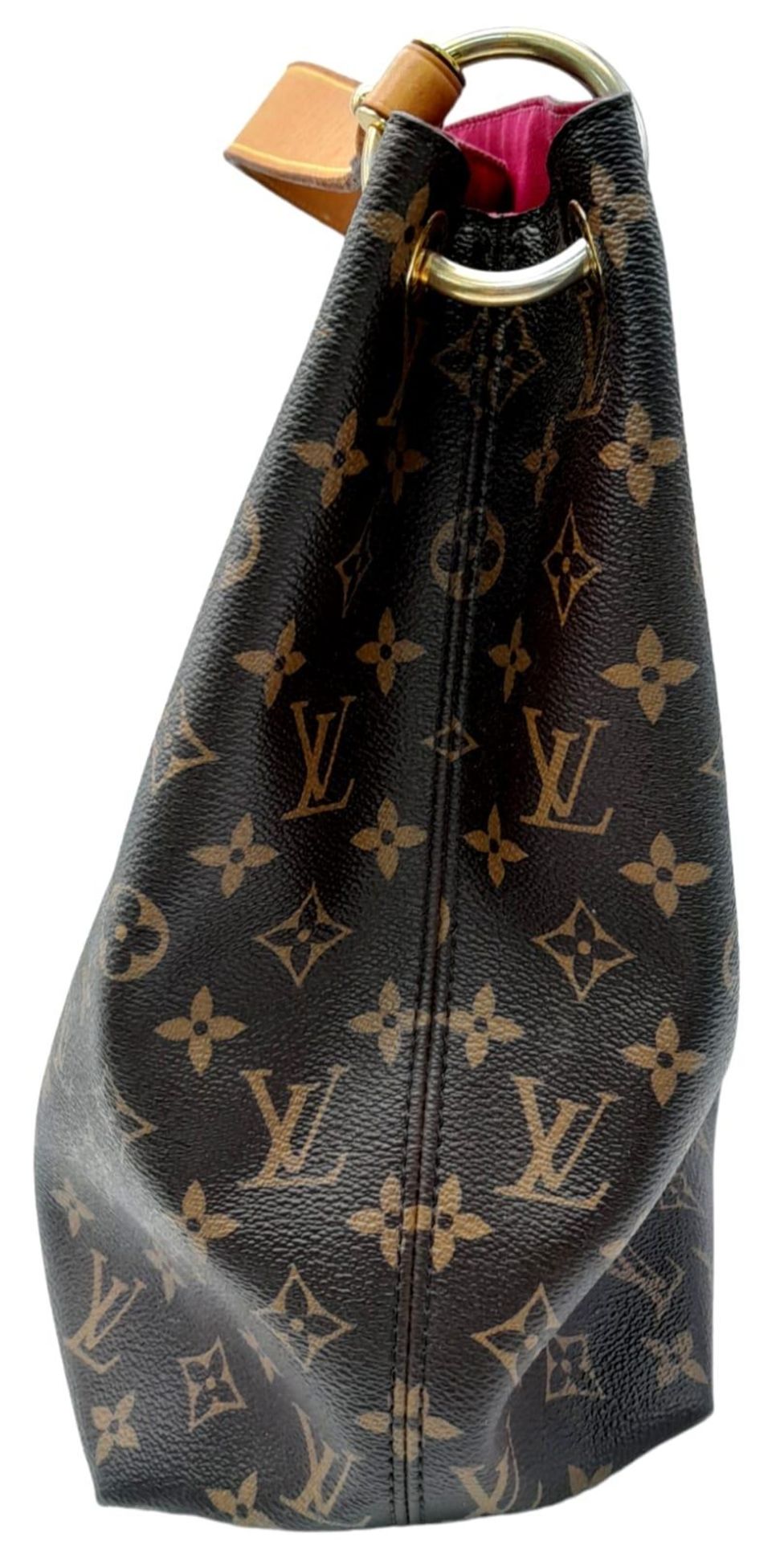 Louis Vuitton Graceful Hobo Bag. In classic Monogram canvas, this extra-roomy yet lightweight bag - Image 6 of 21