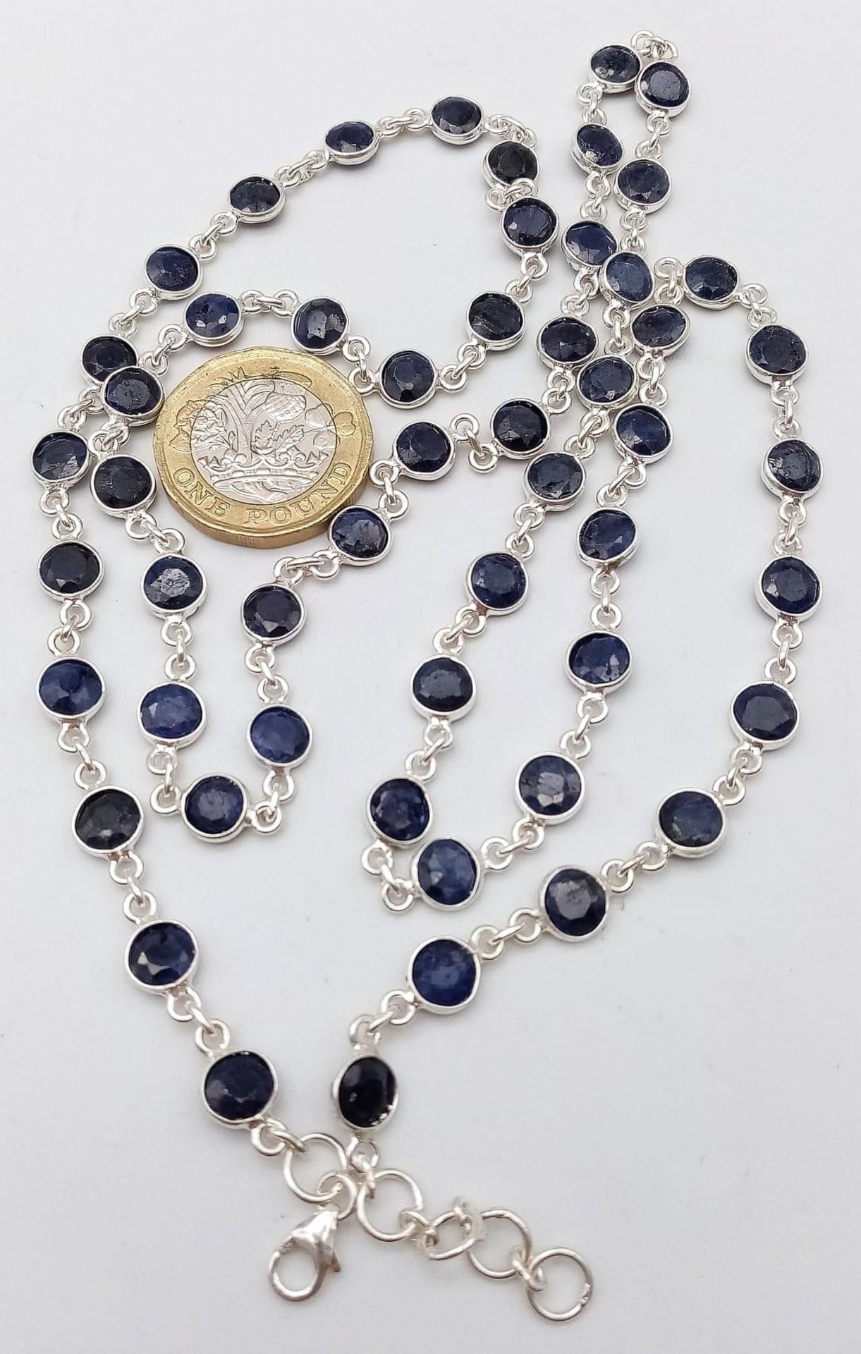 A Round Cut Blue Sapphire Gemstone Chain Necklace set in 925 Silver. 74cm length. 23.6g weight. Ref: - Bild 5 aus 11