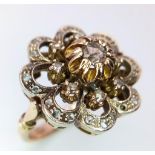An antique, 14 K yellow gold ring with a fancy cluster of old cut diamonds, ring size: K1/2, weight;