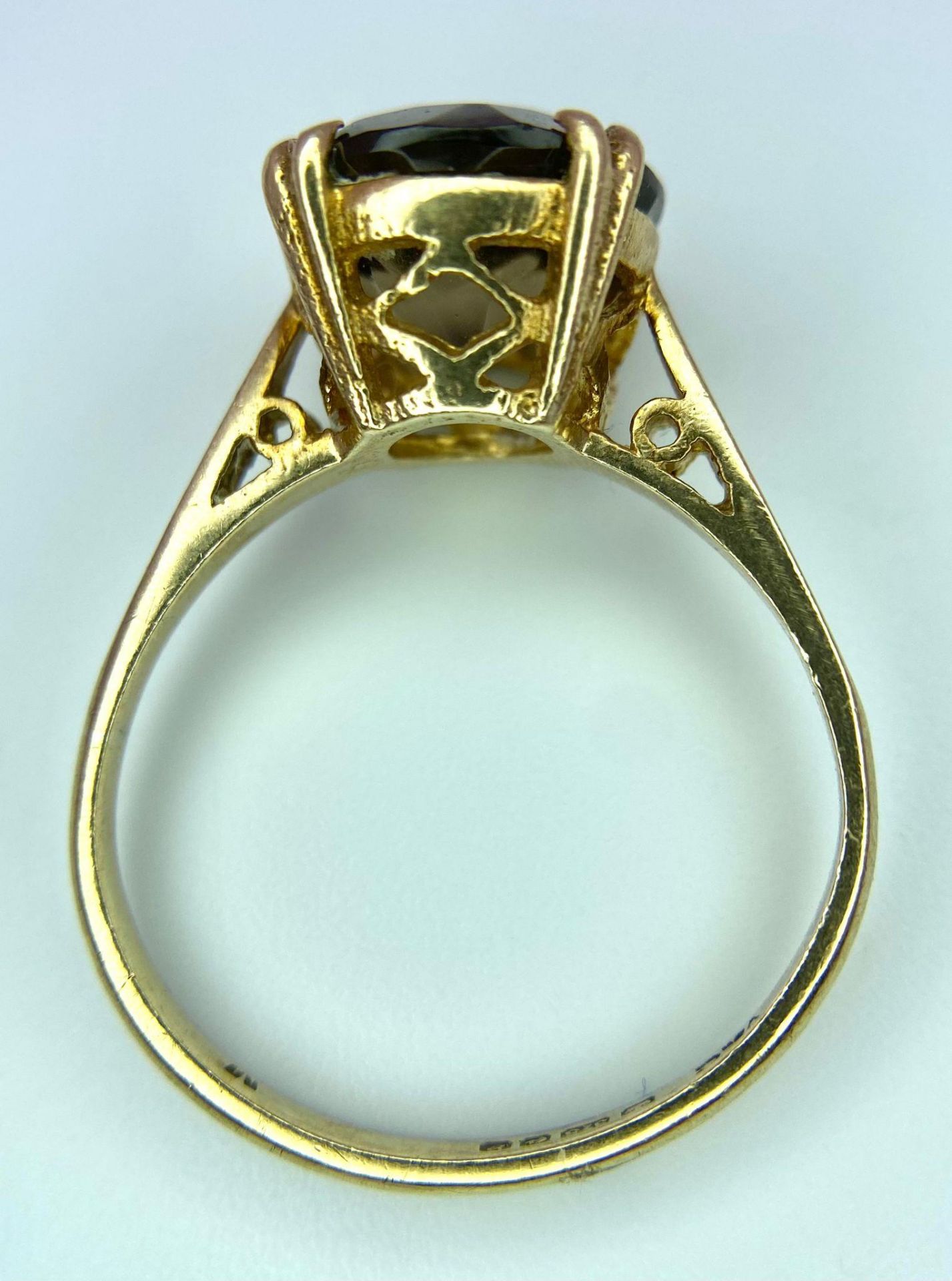 A Vintage 9K Yellow Gold Smoky Quartz Ring. Full UK Hallmarks. Round cut smoky quartz. Size O. 2.84g - Image 5 of 7