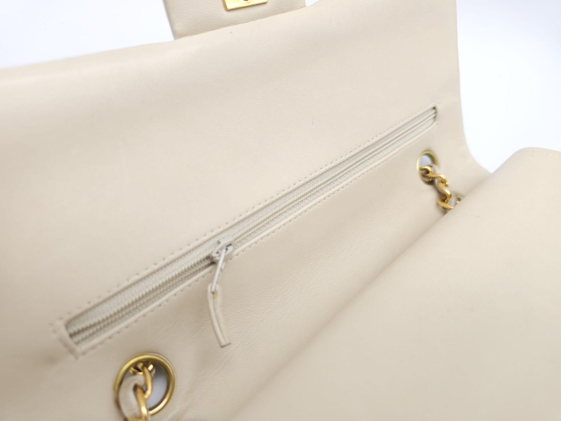 Chanel Cream Maxi. Double handled, quilted in diamond stitching and quality leather throughout. Gold - Image 17 of 27