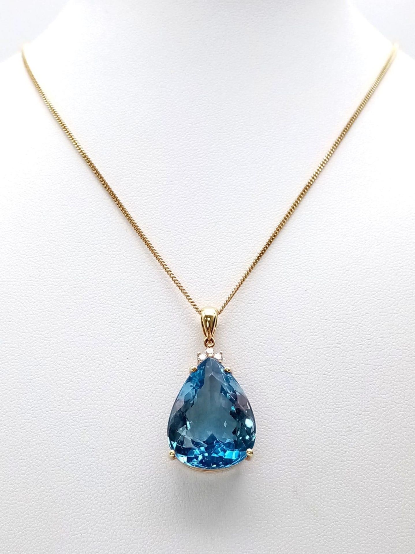 A Captivating 29ct Brazilian Blue Topaz, Diamond and 18K Gold Pendant - On an 18K Yellow Gold - Image 4 of 13