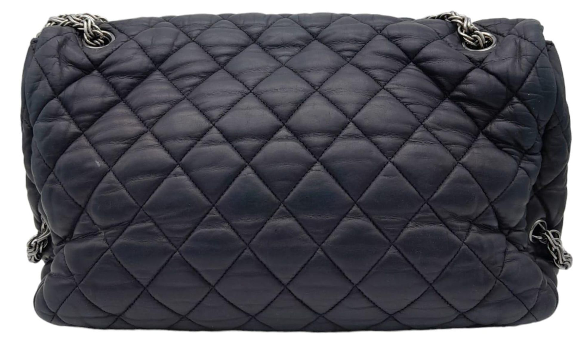 Chanel Moscow Flap. Quality lambskin leather throughout with silver toned hardware. Soft quilted - Image 16 of 38