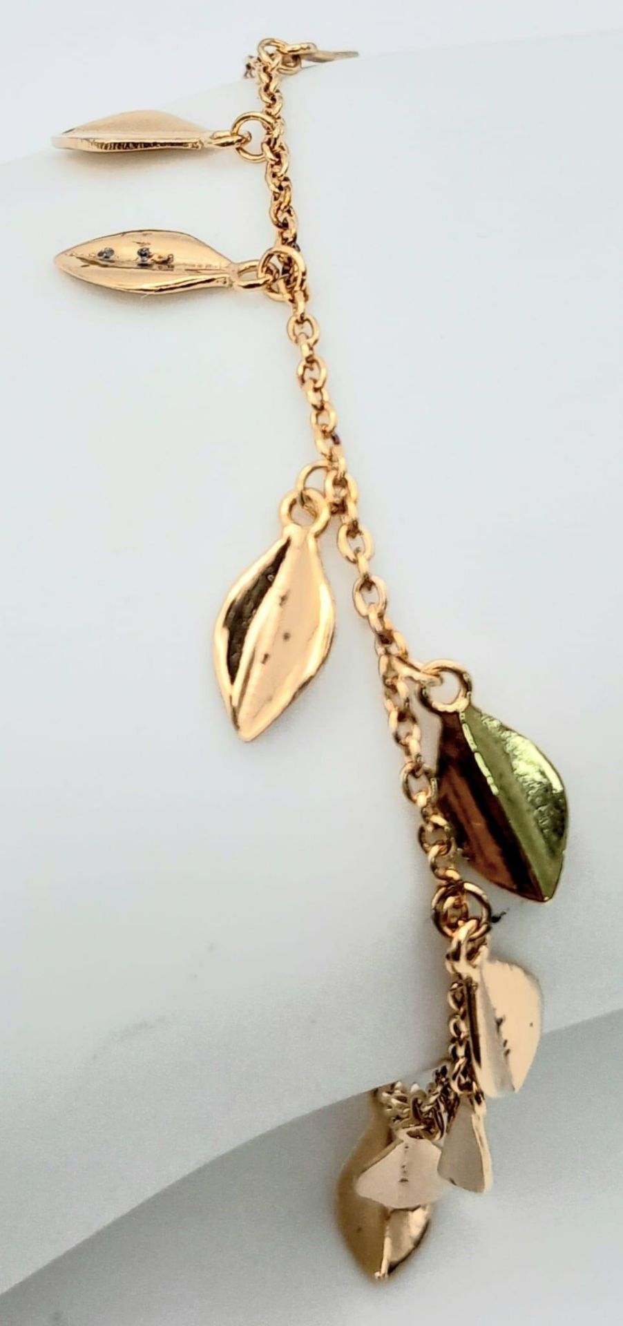 An Unworn, Ex Display, Italian Sterling Silver Gilt Leaf Style Bracelet. 20cm Length. 4.73 Grams. In - Bild 2 aus 11