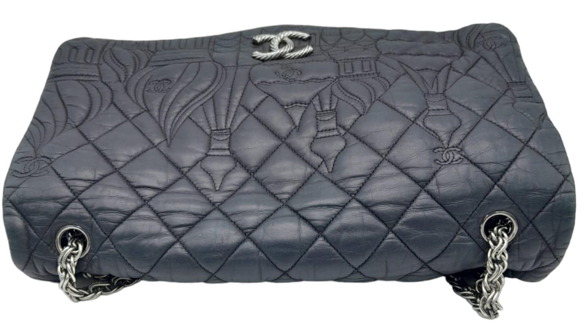 Chanel Moscow Flap. Quality lambskin leather throughout with silver toned hardware. Soft quilted - Image 14 of 38