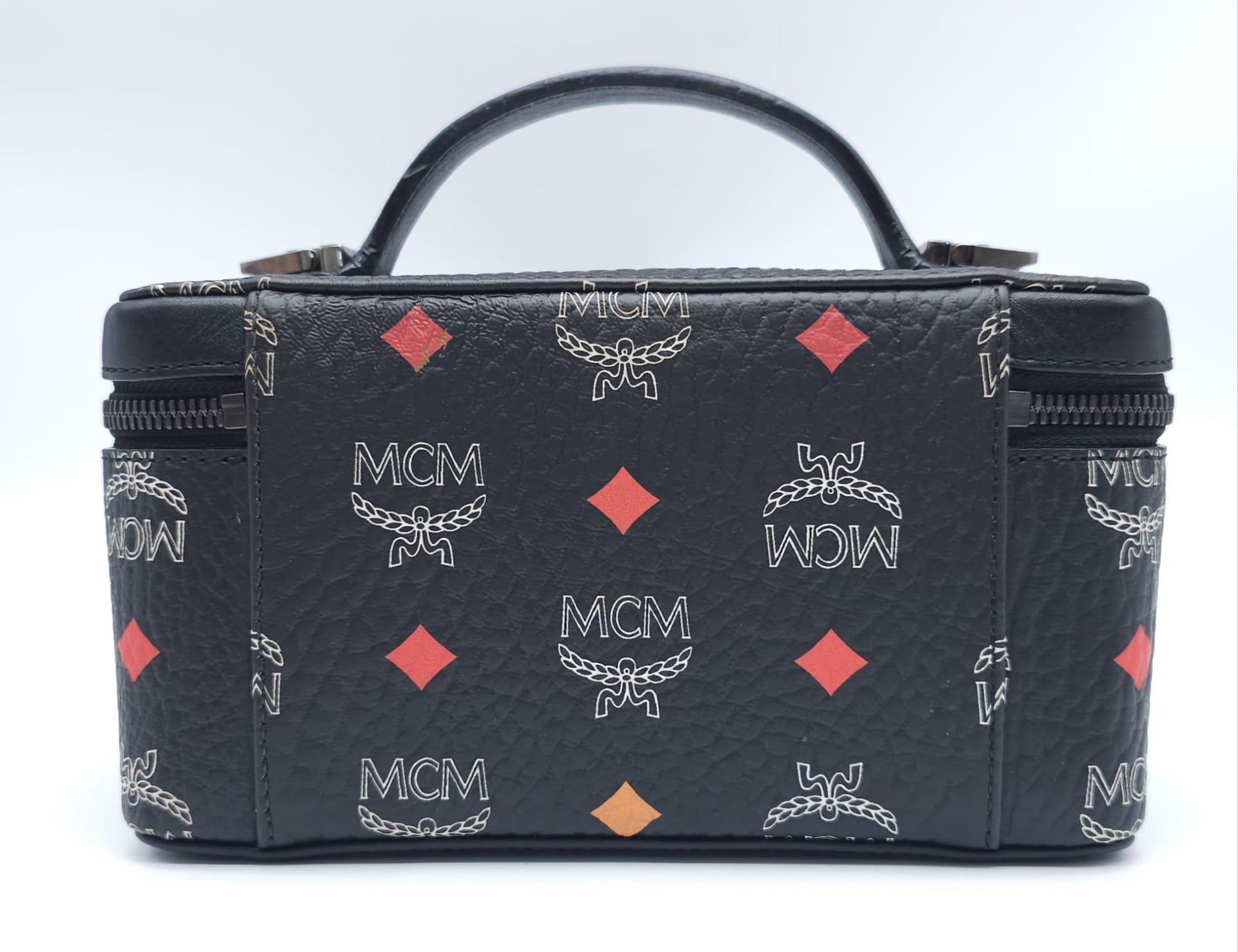 An MCM Rockstar Vanity Case Bag. Leather exterior with leather handle, detachable and adjustable - Image 4 of 11