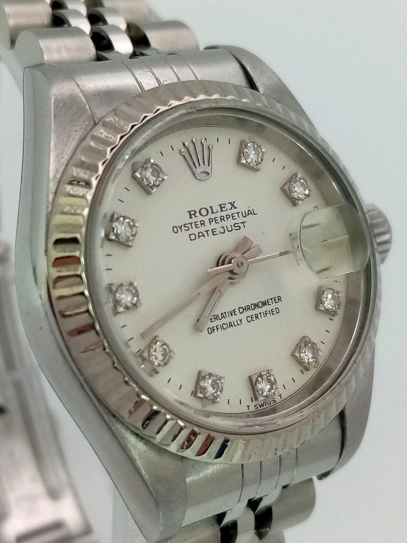 A LADIES ROLEX OYSTER PERPETUAL DATEJUST IN STAINLESS STEEL WITH DIAMOND NUMERALS AND - Image 3 of 8