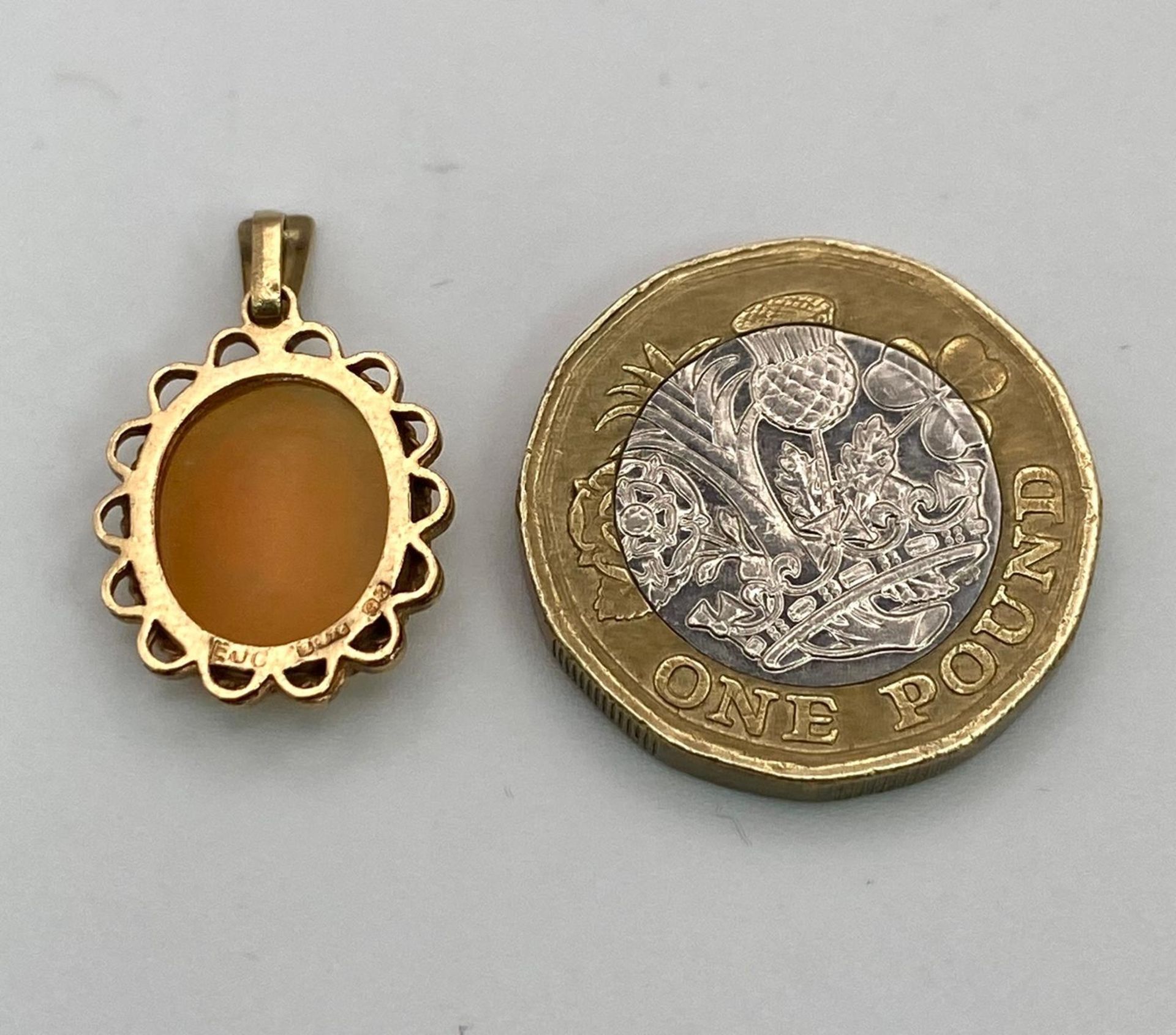 A Small Vintage 9K Gold Cameo Pendant. 25mm. 1.43g total weight. - Image 2 of 3