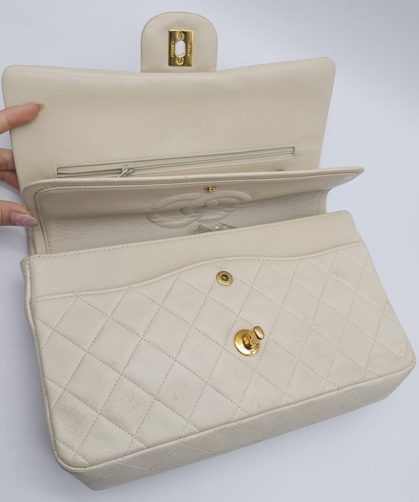Chanel Cream Maxi. Double handled, quilted in diamond stitching and quality leather throughout. Gold - Image 13 of 27